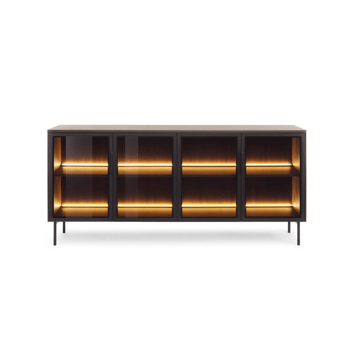 Lummer-kommode 181x83 med døre i elegant stil – set forfra