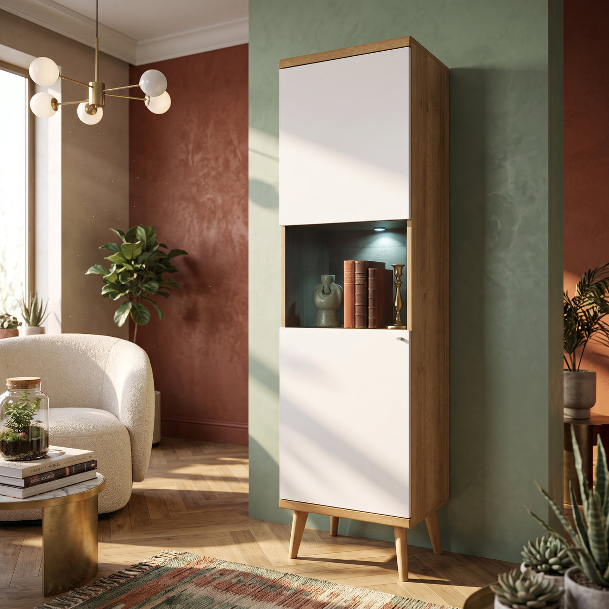 Lato-vitrineskab til stuen, med glasfronter, 50 x 197 cm, i skandinavisk stil – i indretningen