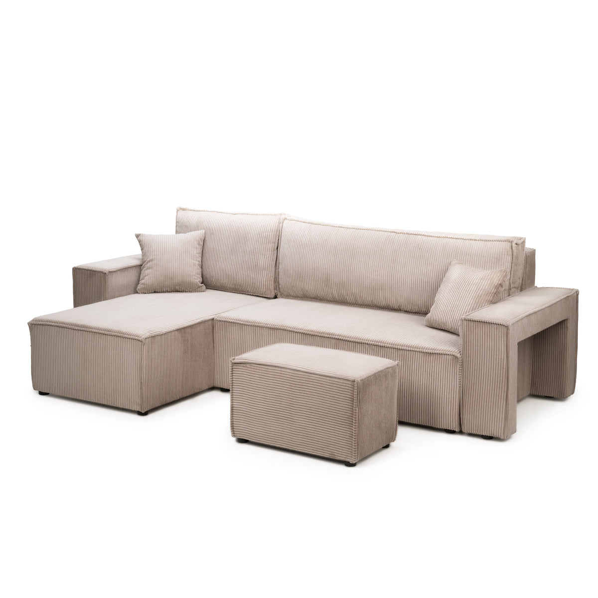Klara-hjørnesofa, universalmodel med sovefunktion og puf i moderne stil – set forfra