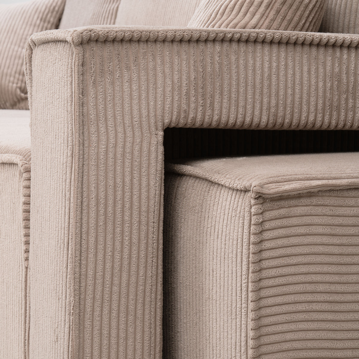 Klara-hjørnesofa, universalmodel med sovefunktion og puf i moderne stil – nærbillede af detaljer og overflade