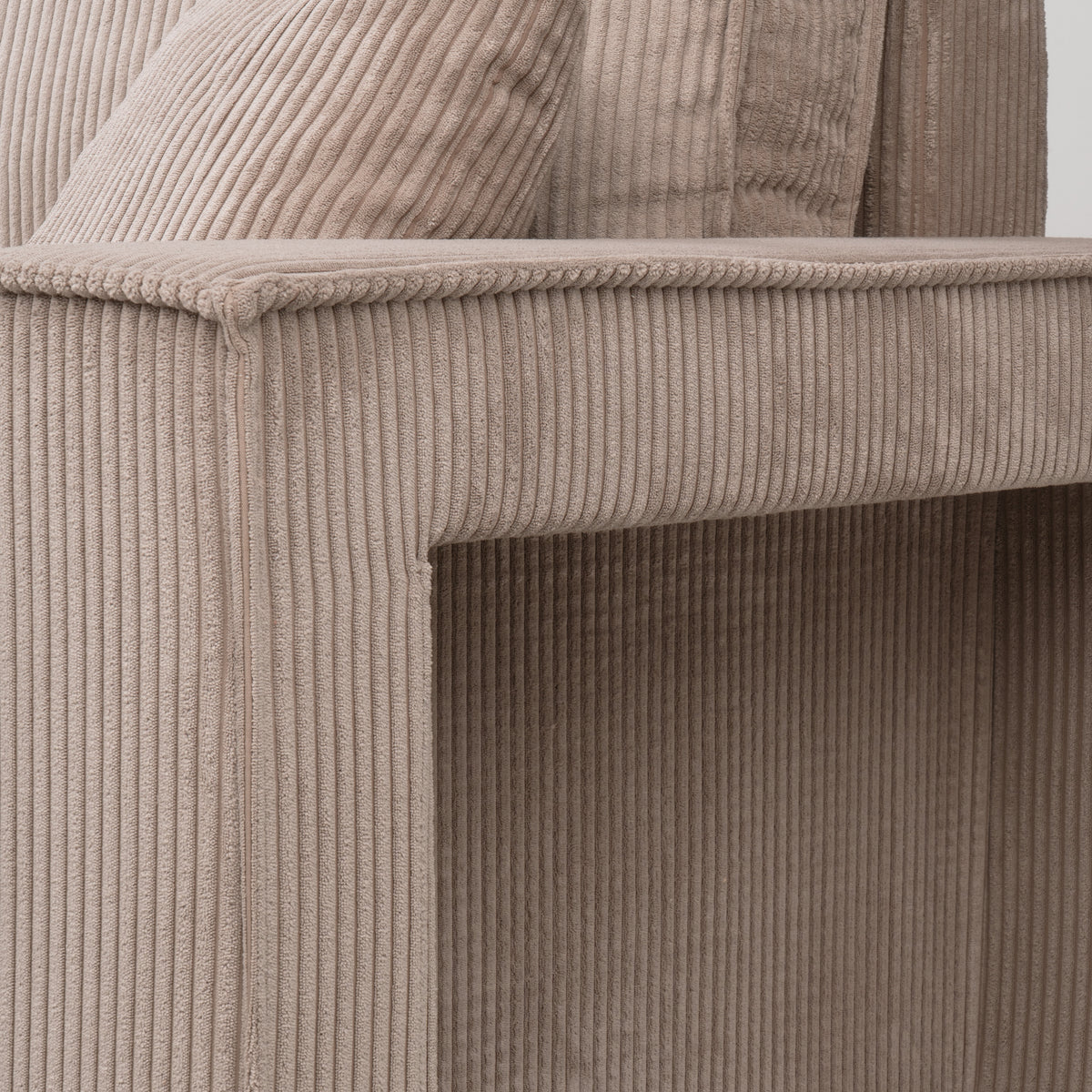 Klara-hjørnesofa, universalmodel med sovefunktion og puf i moderne stil – nærbillede af detaljer og overflade