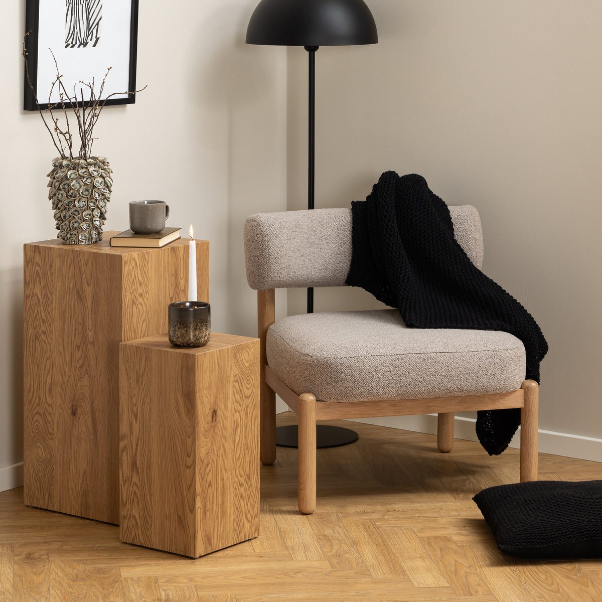 Shepy-lænestol med bouclé-betræk i moderne stil – i indretningen