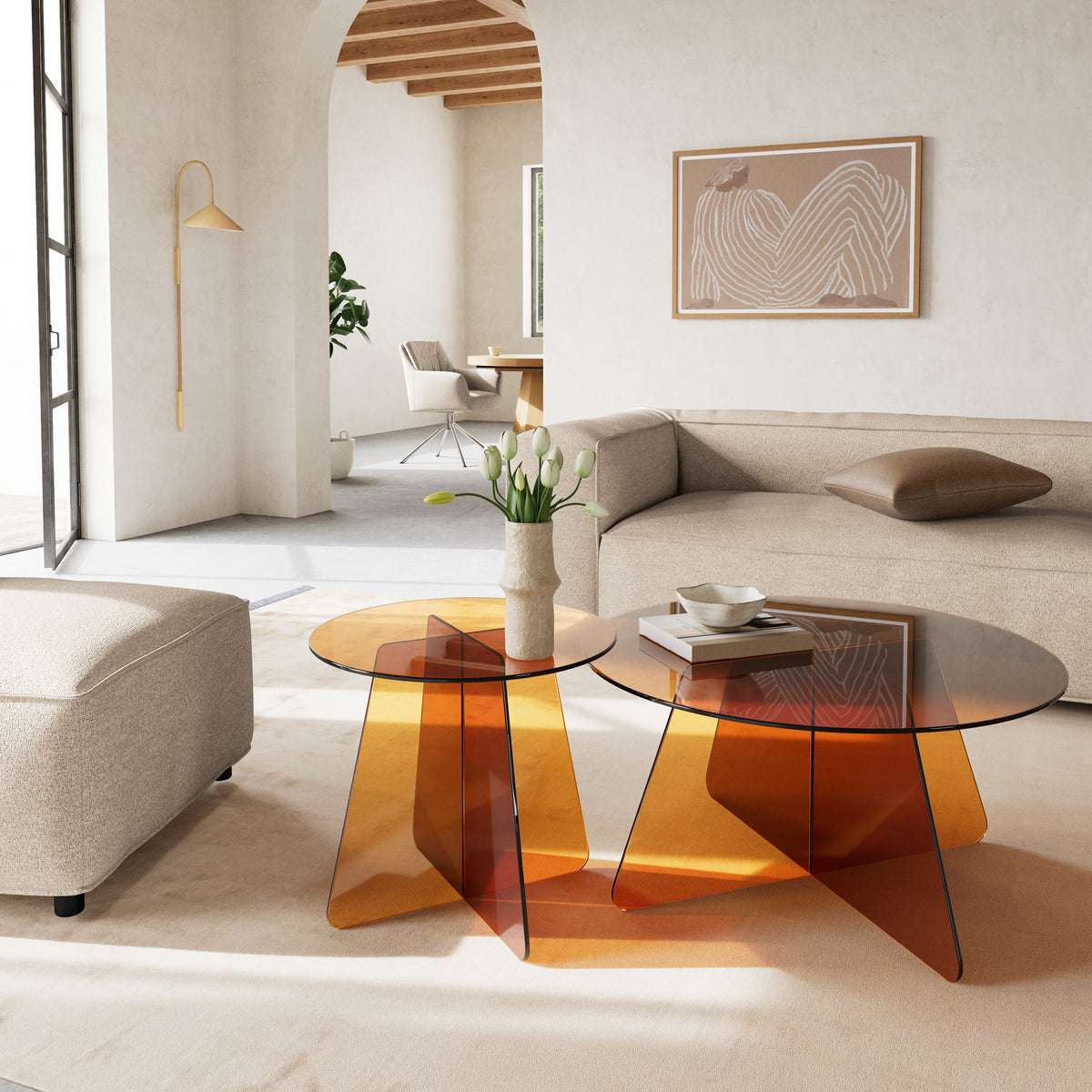 Det runde Aria Glass-sofabord til stuen med en diameter på 80 cm i moderne stil – i indretningen