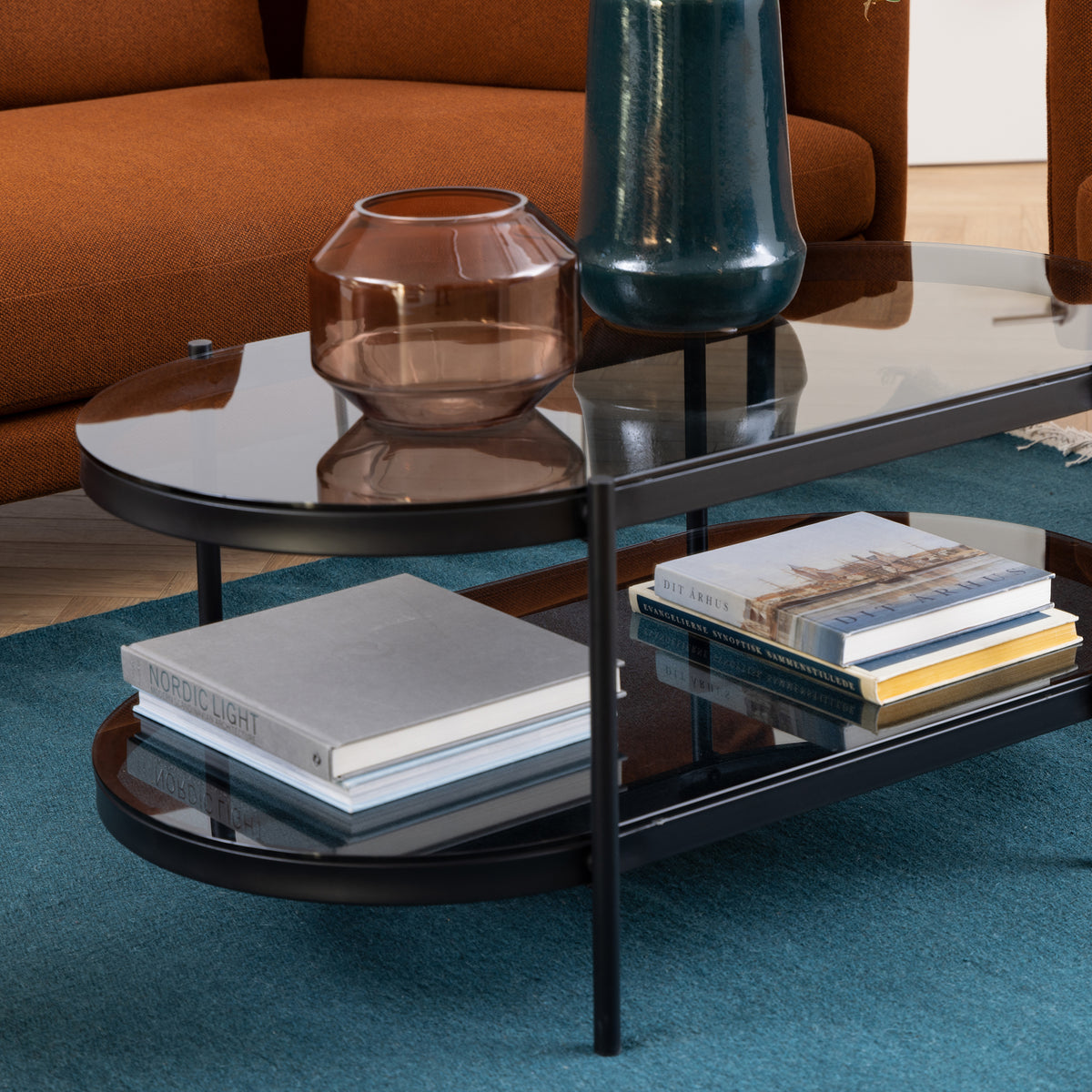 Moren-sofabord til stuen, ovalt med røget glas i moderne stil – i indretningen
