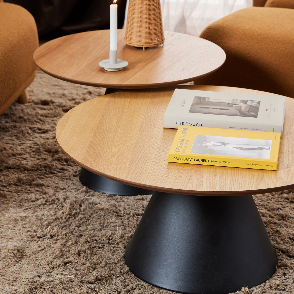Det runde Talin-sofabord til stuen med en diameter på 65 cm i soft loft-stil – i indretningen