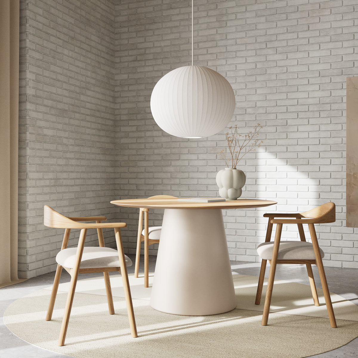 Sæt med to spisestuestole i skandinavisk stil – model Hikari – i indretningen