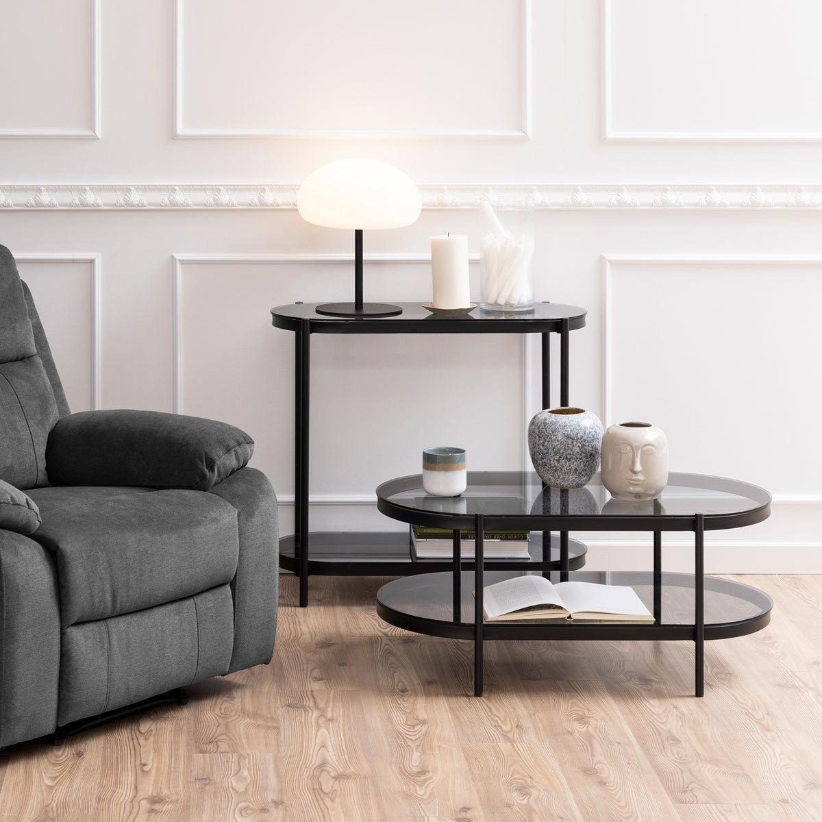 Det ovale Moren-sofabord med røget glas i moderne stil – i indretningen