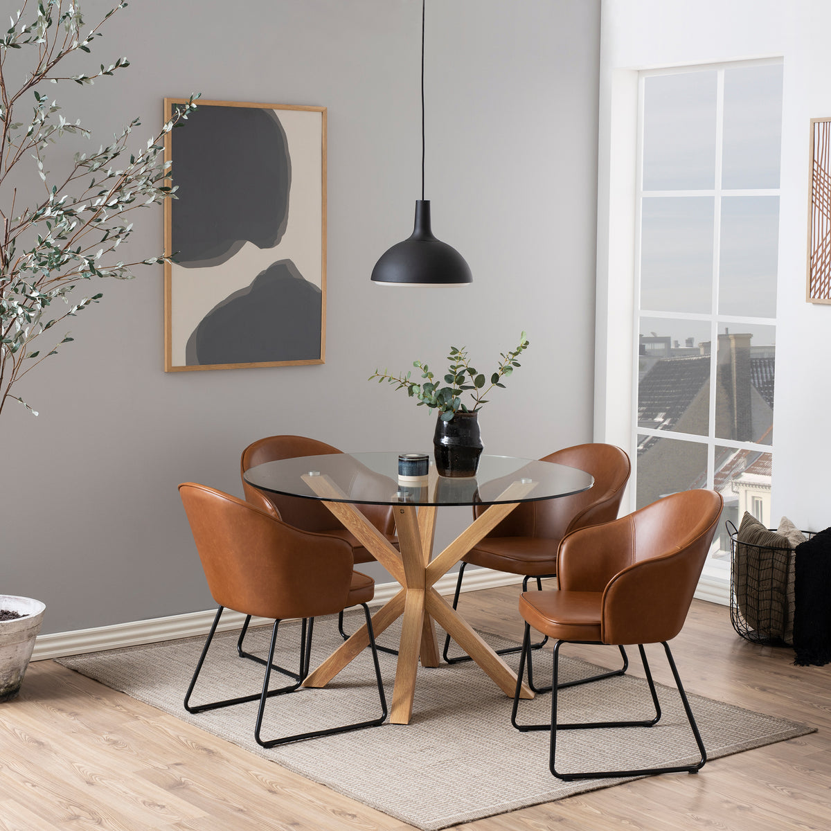 Stela-rundbord i glas, 119x76, til spisestuen i moderne stil – i indretningen