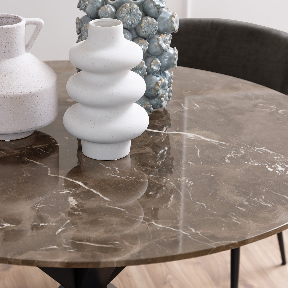 Det runde bord Morial 120x76 i elegant stil – i indretningen