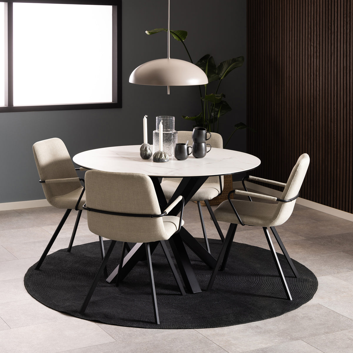 Stela-rundbord til spisestuen, 119x76, i moderne stil – i indretningen