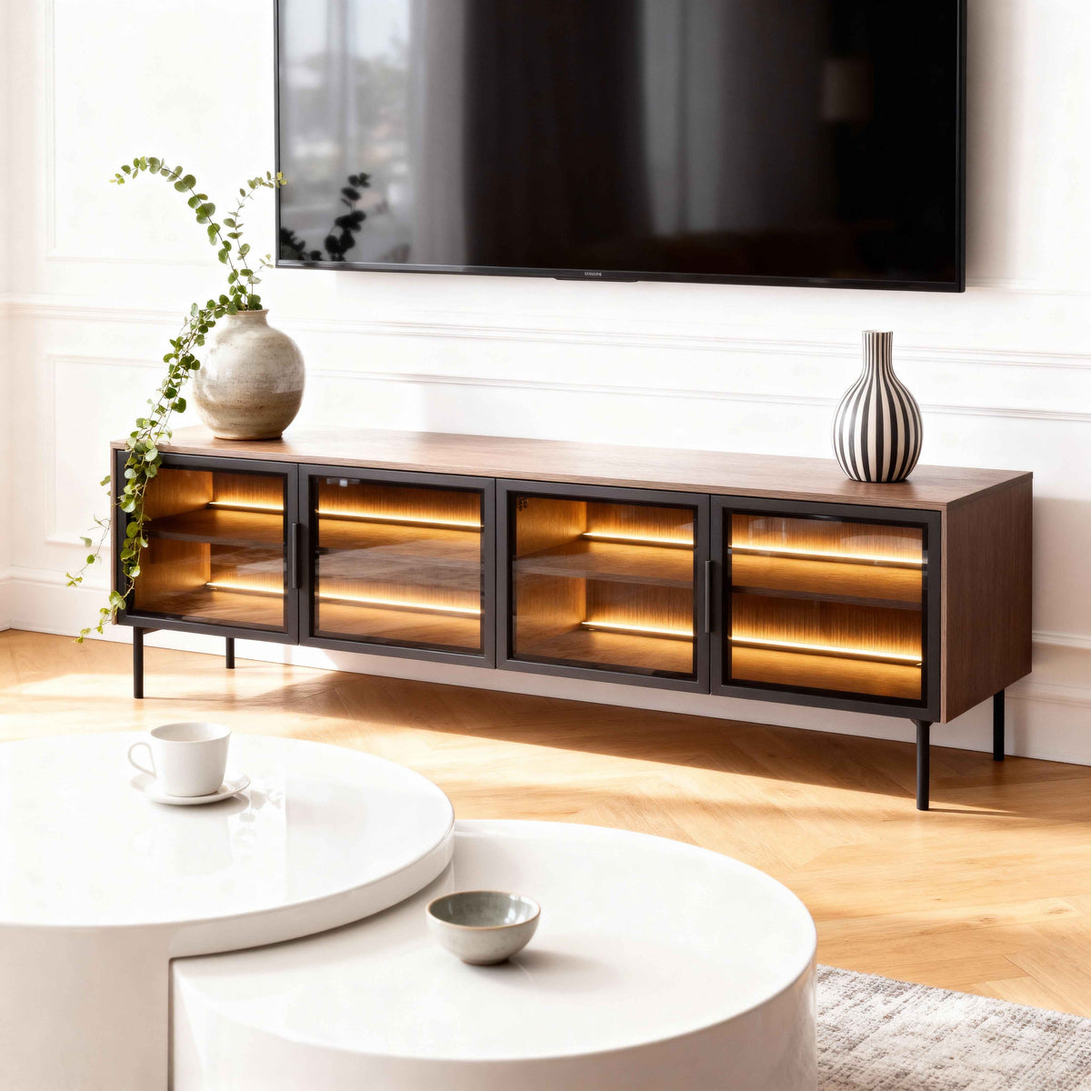 Lummer TV-bord 181x62 i moderne stil – i indretningen