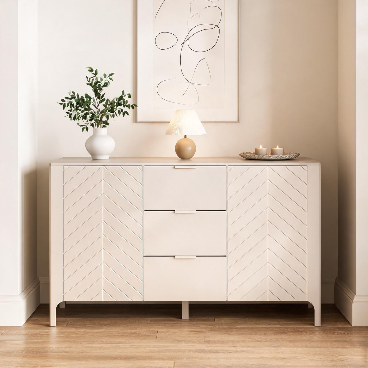 EKLIPSO-kommode 153x95 med frontpaneler i fiskebensmønster i moderne stil, farve Kashmir – i indretningen | Pillovely