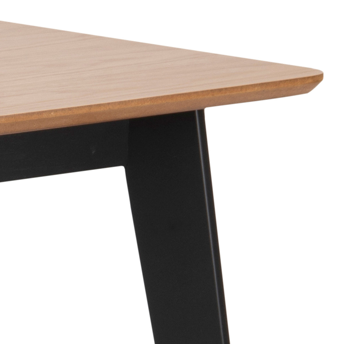 Krel-spisebord 120x80 i skandinavisk stil – nærbillede af detaljer og overflade