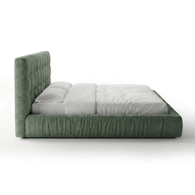 Talaro-polstringsseng med quiltet overflade og lav ramme i moderne stil – set fra siden