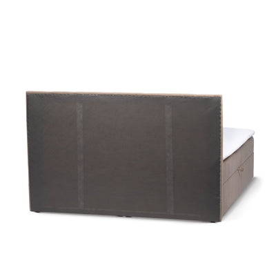 Lasy-kontinentalseng med topper i moderne stil – set bagfra