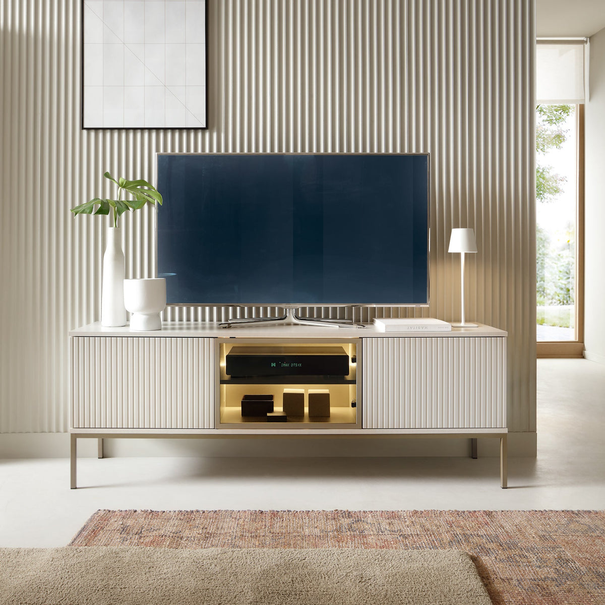 Lampy TV-bord til fjernsyn, 154x56, i moderne stil – i indretningen