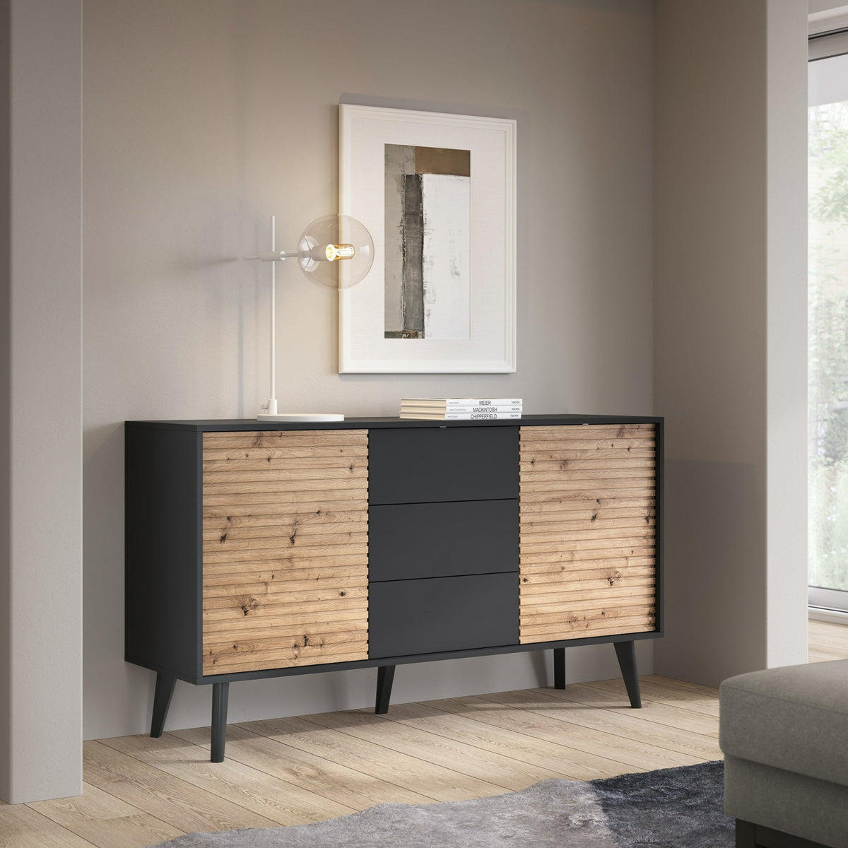 Kommode Las 154x83 med skuffer og låger i loft-stil – i indretningen