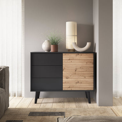 Las-kommode med skuffer og låger, 104 x 83, i industriel stil – i indretningen
