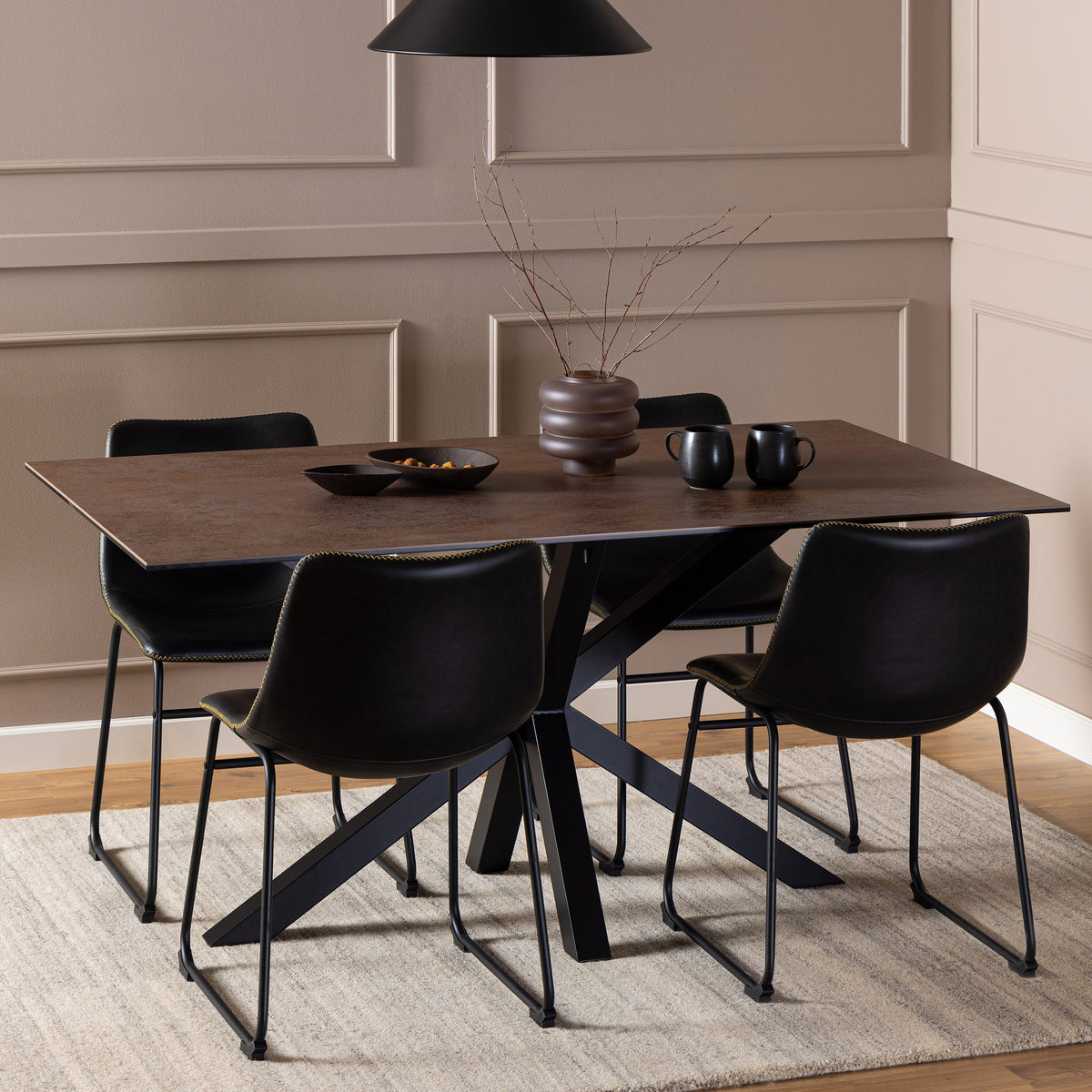 Oryss-spisebord 160x76 i moderne stil – i indretningen