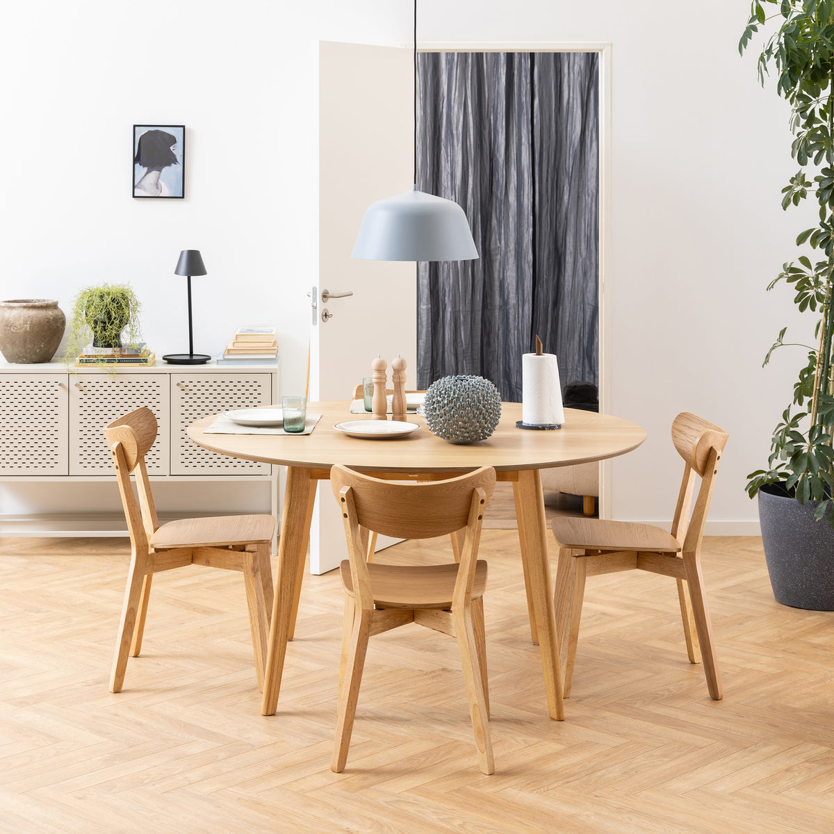 Krel-rundbord til spisestuen, 140x76, i skandinavisk stil – i indretningen