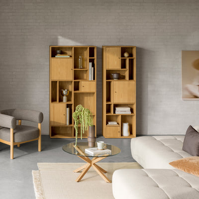 Asymo-reol i træ, 61x180, med aflåselige hylder – i indretningen