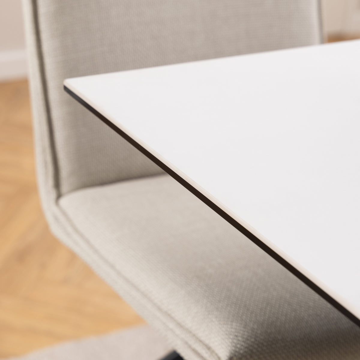 Oryss-spisebord 135x80 i moderne stil – i indretningen