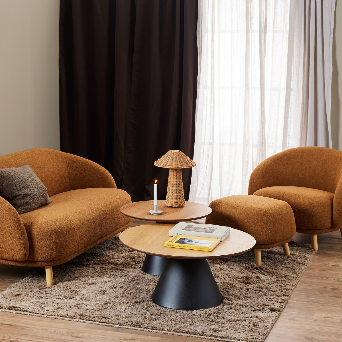 Det runde Talin-sofabord med en diameter på 85 cm i soft loft-stil – i indretningen