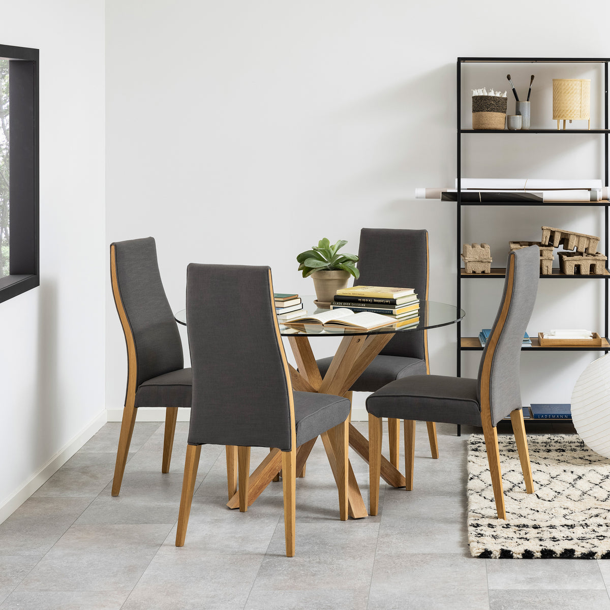 Det runde Stela-bord i glas, 119x76, i moderne stil – i indretningen