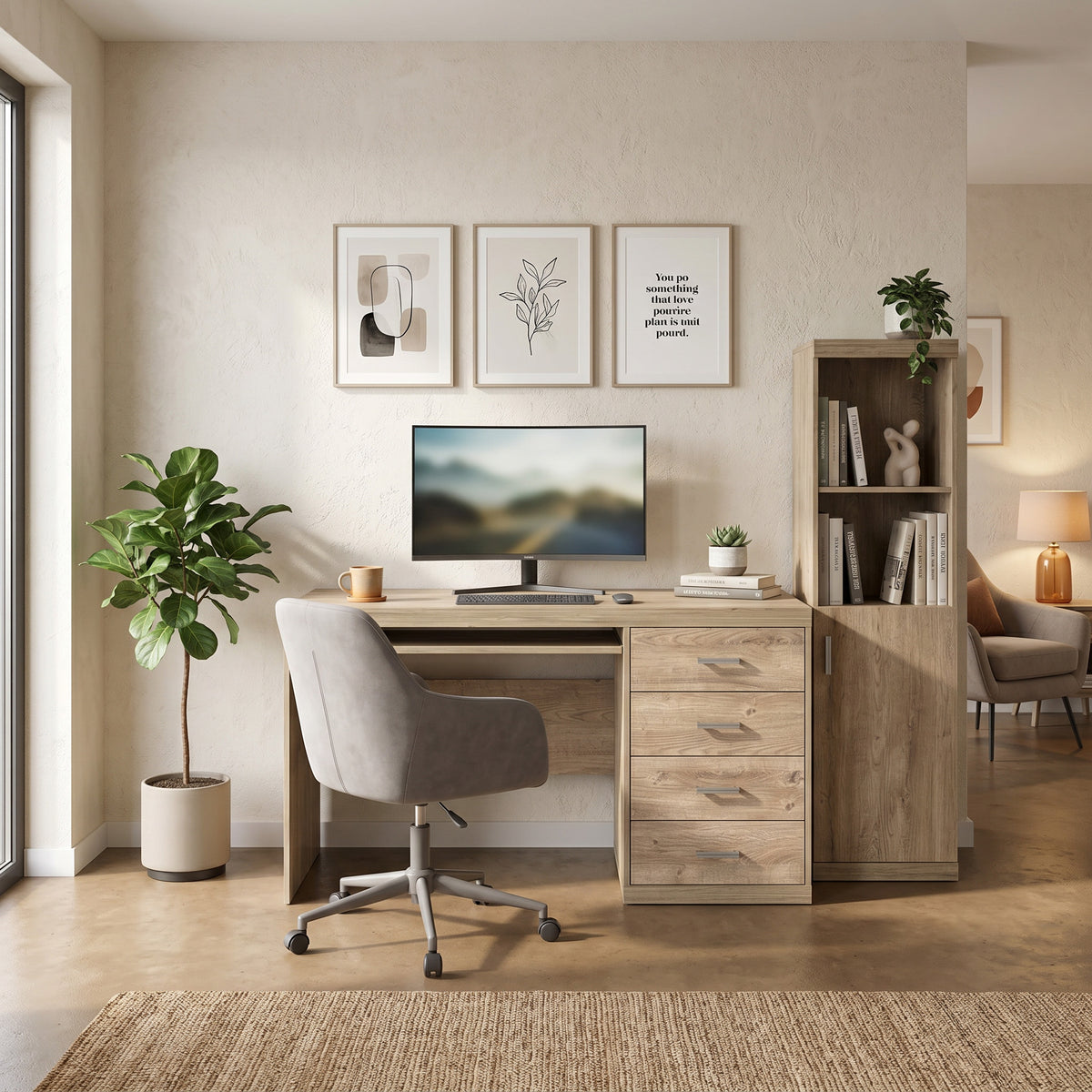 Biurko Korin 120x78 w gabinecie z monitorem, szarym krzesłem i regałem – biurko do domowego biura