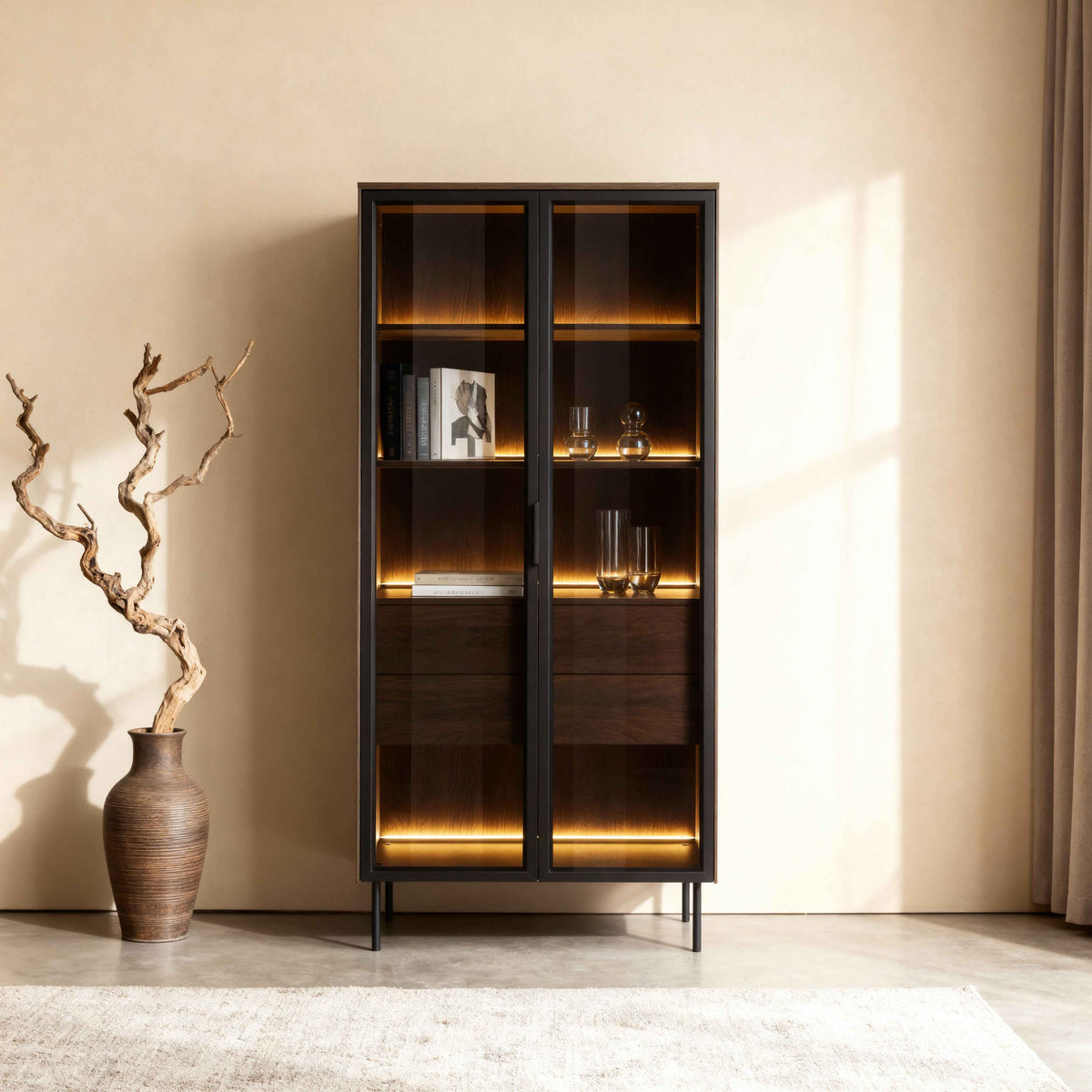 Lummer-vitrineskab med glasfront, 91 x 195 cm, i moderne stil – i indretningen