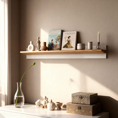Półka Armelia ścienna do salonu i sypialni 138x20 cm w stylu nowoczesnym – wisząca, minimalistyczna – w aranżacji wnętrza