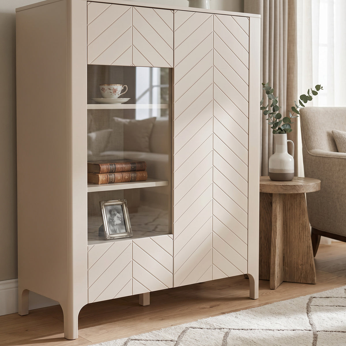 EKLIPSO 103x145 vitrineskab med glaspartier i moderne stil, farve: Kashmir – i indretningen | Pillovely