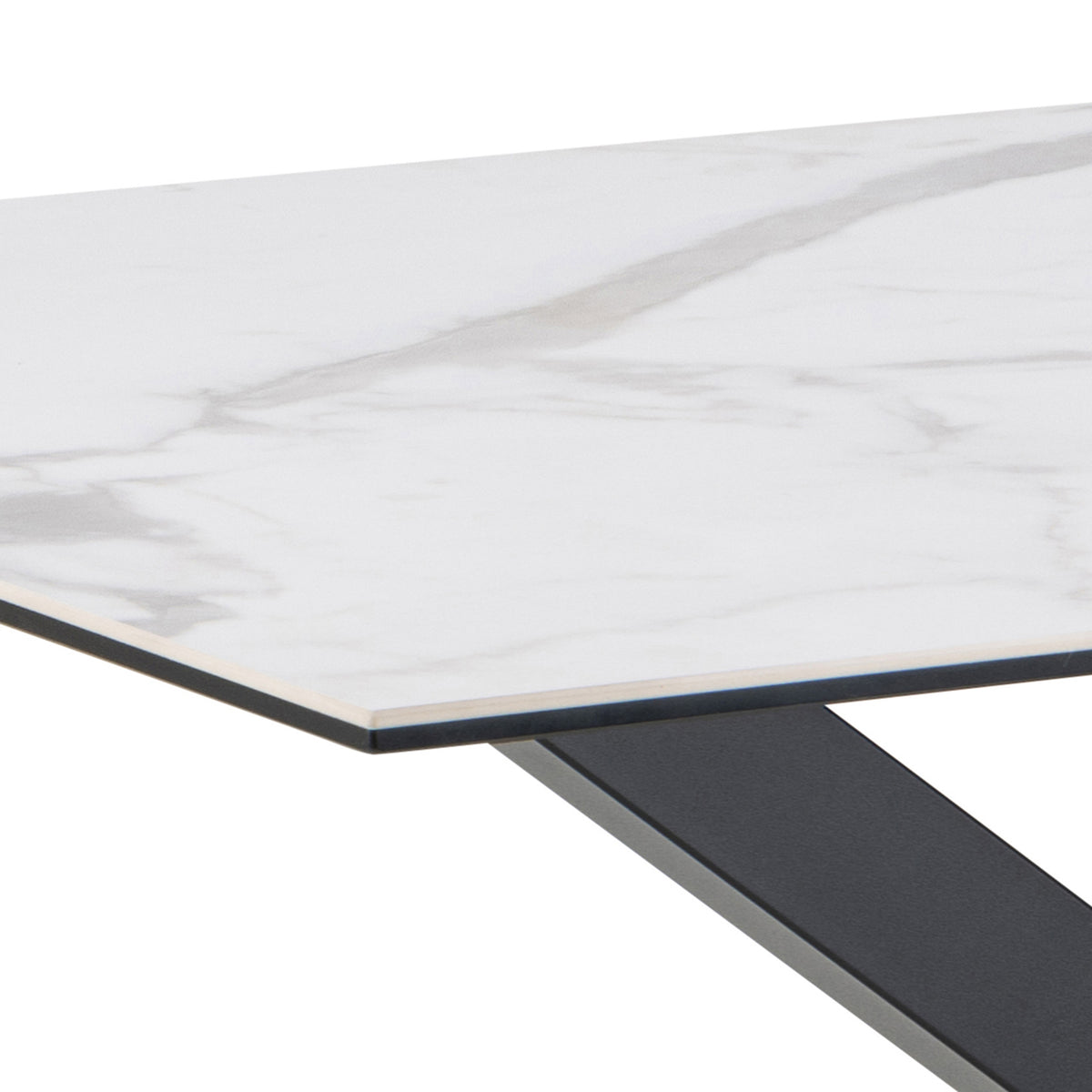 Oryss-spisebord 135x80 i moderne stil – nærbillede af detaljer og overflade