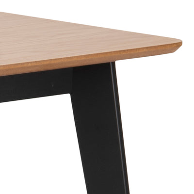 Krel-spisebord 120x80 i skandinavisk stil – nærbillede af detaljer og overflade