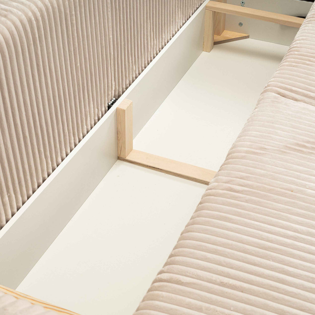 Alloro 3-personers sovesofa, 145x200, med opbevaringsrum i moderne stil – nærbillede af detaljer og struktur