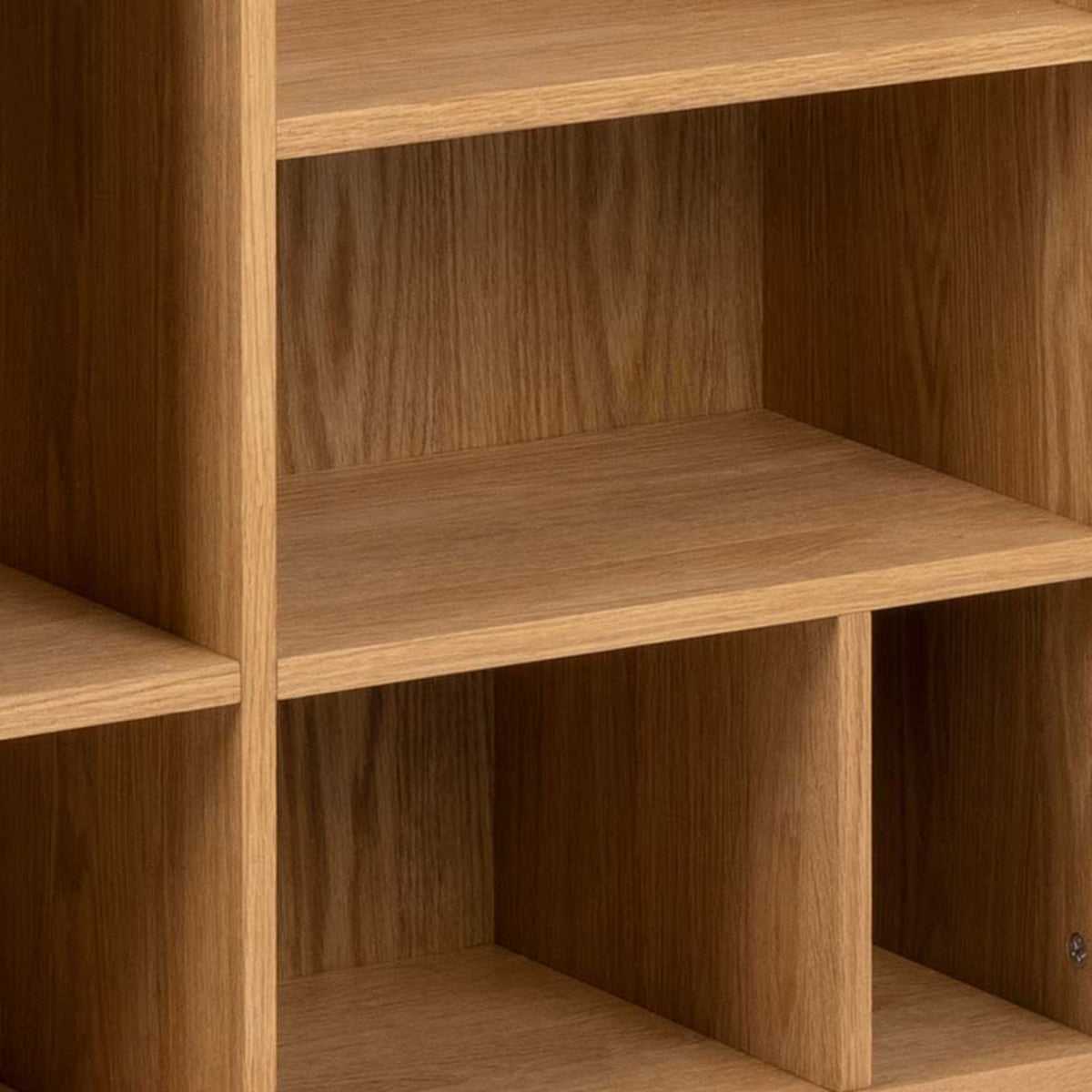 Asymo-reol til stuen, 90x180, i japandi-stil – nærbillede af detaljer og overflade