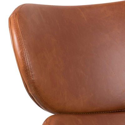Loft-lænestol Ferum med profileret ryglæn og metalfod – nærbillede af detaljer og tekstur